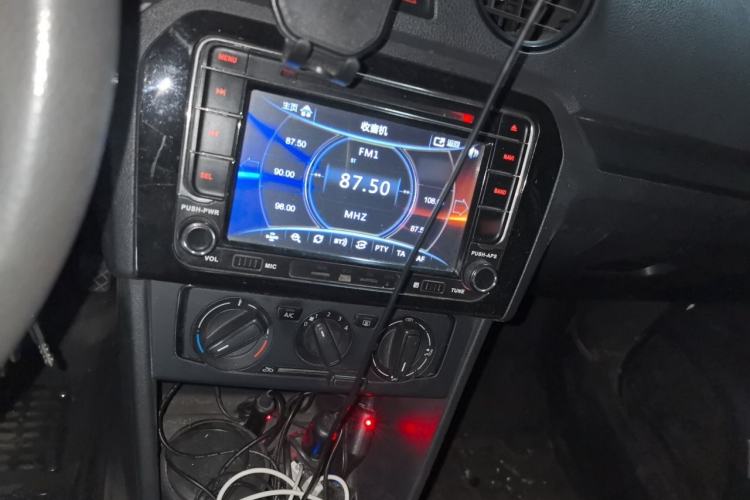 Used Volkswagen Jetta 2015 Zhuihui Edition 1.4L Manual Fashion Model Audio And AC Panel