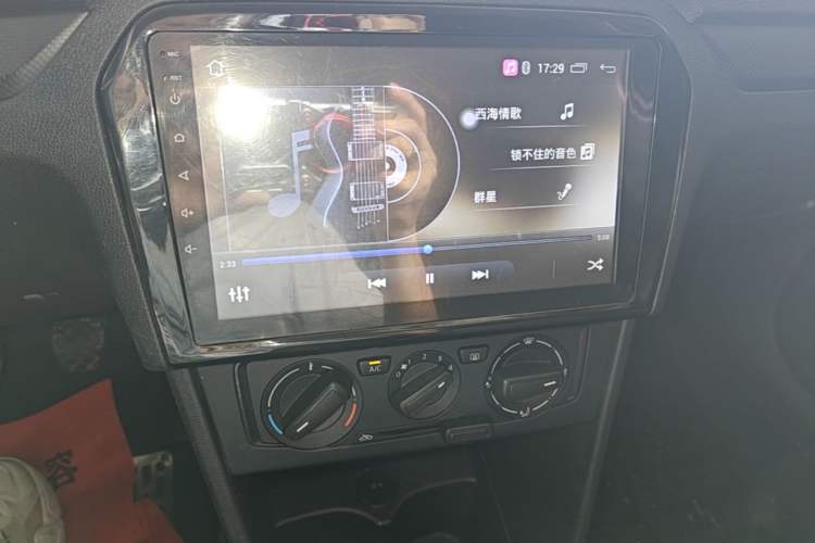 Used Volkswagen Jetta 2015 Value Edition 1.6L Manual Fashionable Style Audio And AC Panel