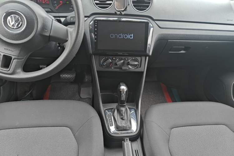 Used Volkswagen Jetta 2015 Value Edition 1.6L Automatic Fashion Version Audio And AC Panel