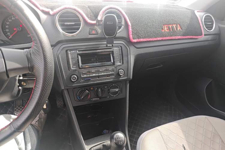 Used Volkswagen Jetta 2015 Value Edition 1.6L Manual Fashionable Style Audio And AC Panel