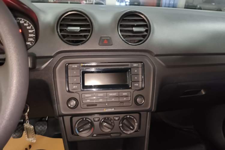 Used Volkswagen Jetta 2015 Value Edition 1.6L Manual Fashionable Style Audio And AC Panel
