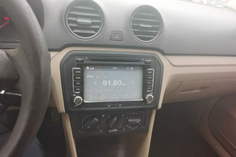 Used Volkswagen Jetta 2015 Value Edition 1.6L Automatic Fashion Version Audio And AC Panel