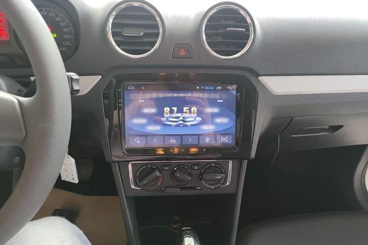 Used Volkswagen Jetta 2015 Value Edition 1.6L Automatic Comfort Version Audio And AC Panel