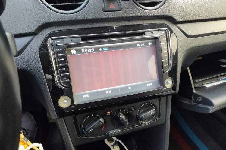 Used Volkswagen Jetta 2015 Value Edition 1.6L Manual Fashionable Style Audio And AC Panel
