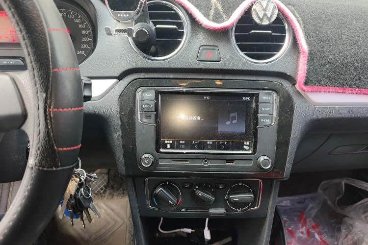 Used Volkswagen Jetta 2015 1.4L Manual Comfort Model Audio And AC Panel