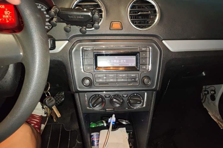 Used Volkswagen Jetta 2015 1.4L Manual Comfort Model Audio And AC Panel