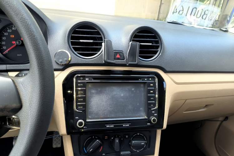 Used Volkswagen Jetta 2015 1.6L Automatic Fashion Model Audio And AC Panel