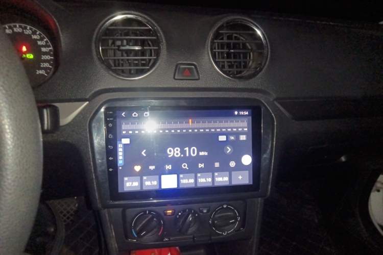 Used Volkswagen Jetta 2015 Value Edition 1.6L Automatic Fashion Version Audio And AC Panel