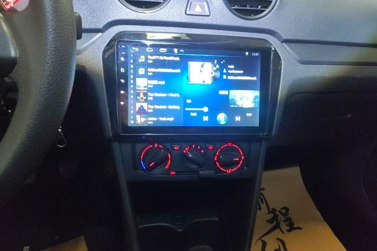 Used Volkswagen Jetta 2015 1.6L Manual Fashion Edition Audio And AC Panel