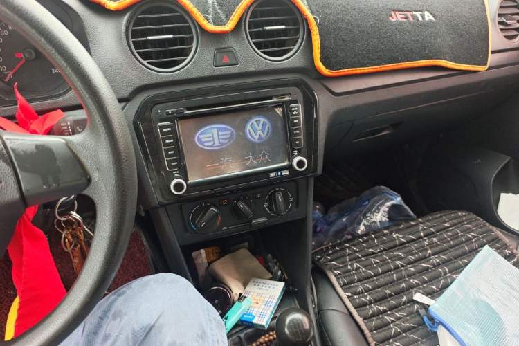 Used Volkswagen Jetta 2015 1.4L Manual Fashion Model Audio And AC Panel