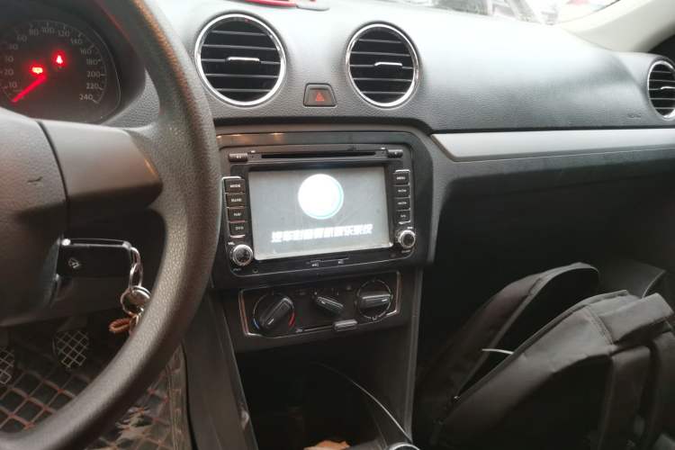 Used Volkswagen Jetta 2015 Zhuihui Edition 1.6L Manual Comfort Model Audio And AC Panel