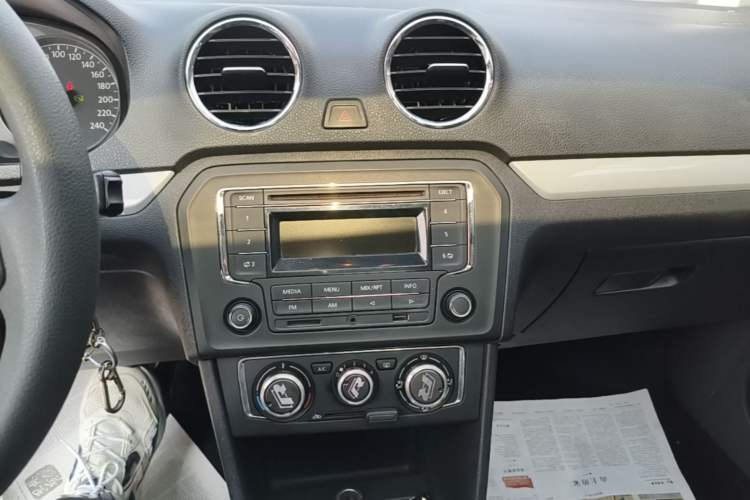 Used Volkswagen Jetta 2015 Value Edition 1.6L Automatic Comfort Version Audio And AC Panel