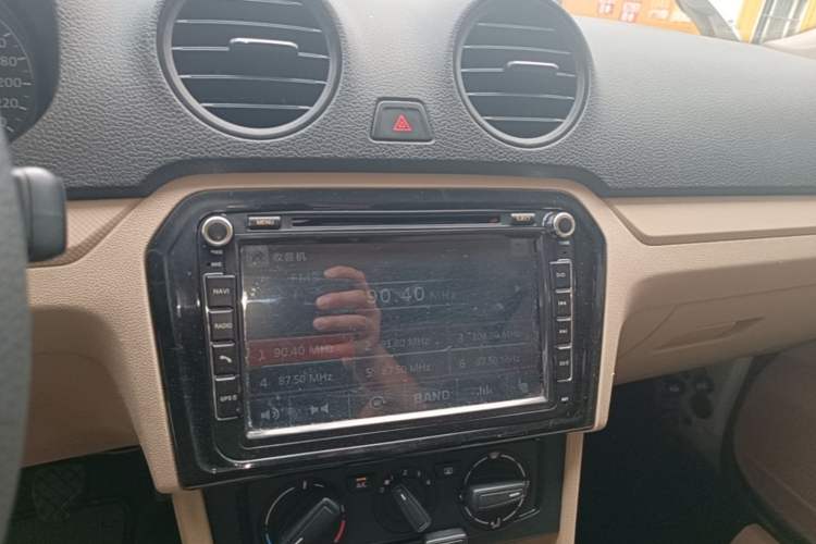 Used Volkswagen Jetta 2015 Value Edition 1.6L Manual Fashionable Style Audio And AC Panel