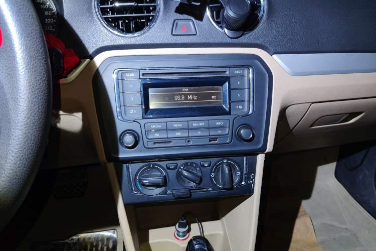 Used Volkswagen Jetta 2015 1.6L Automatic Comfort Model Audio And AC Panel