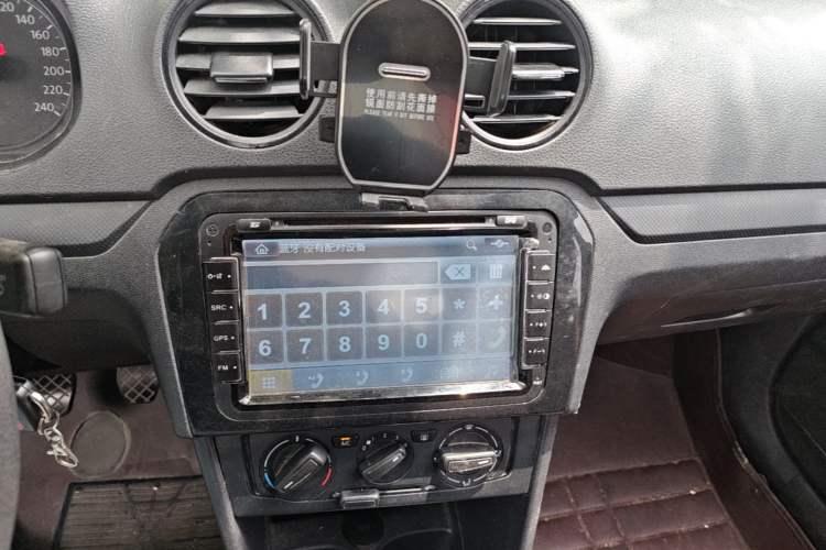 Used Volkswagen Jetta 2015 1.6L Manual Fashion Edition Audio And AC Panel