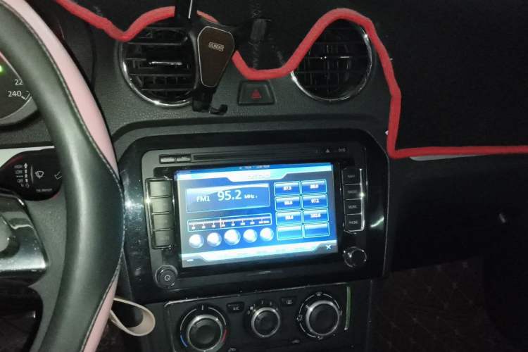 Used Volkswagen Jetta 2015 Value Edition 1.6L Automatic Comfort Version Audio And AC Panel