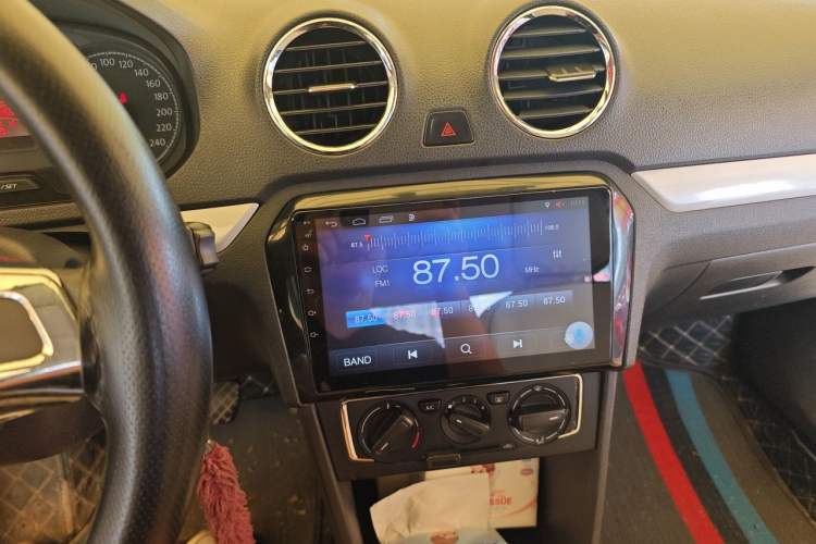 Used Volkswagen Jetta 2015 Zhihui Edition 1.4L Manual Comfort Model Audio And AC Panel