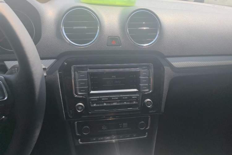 Used Volkswagen Jetta 2015 1.6L Automatic Luxury Model Audio And AC Panel
