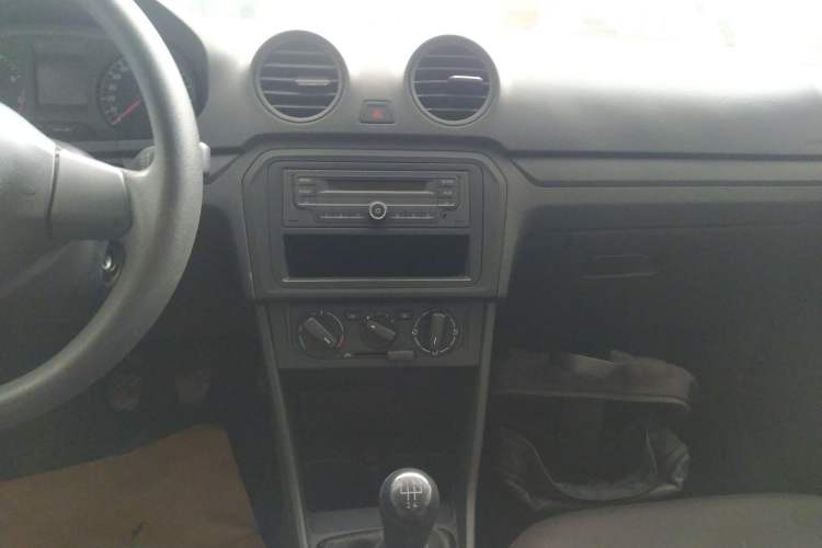 Used Volkswagen Jetta 2015 1.6L Manual Fashion Edition Audio And AC Panel