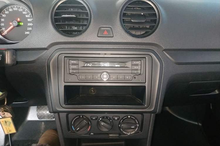Used Volkswagen Jetta 2015 1.6L Automatic Fashion Model Audio And AC Panel