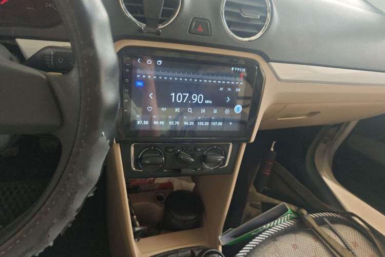 Used Volkswagen Jetta 2015 1.6L Manual Comfort Model Audio And AC Panel