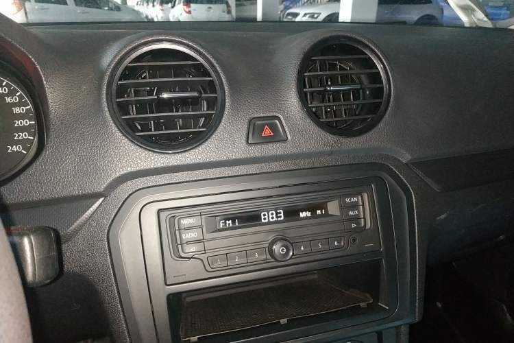 Used Volkswagen Jetta 2015 1.6L Automatic Fashion Model Audio And AC Panel