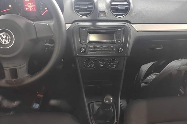 Used Volkswagen Jetta 2015 Value Edition 1.6L Manual Fashionable Style Audio And AC Panel