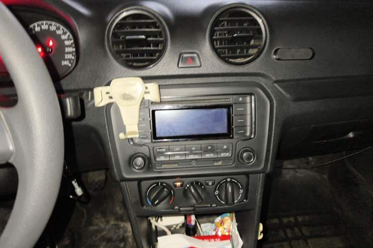 Used Volkswagen Jetta 2015 Zhuihui Edition 1.4L Manual Fashion Model Audio And AC Panel