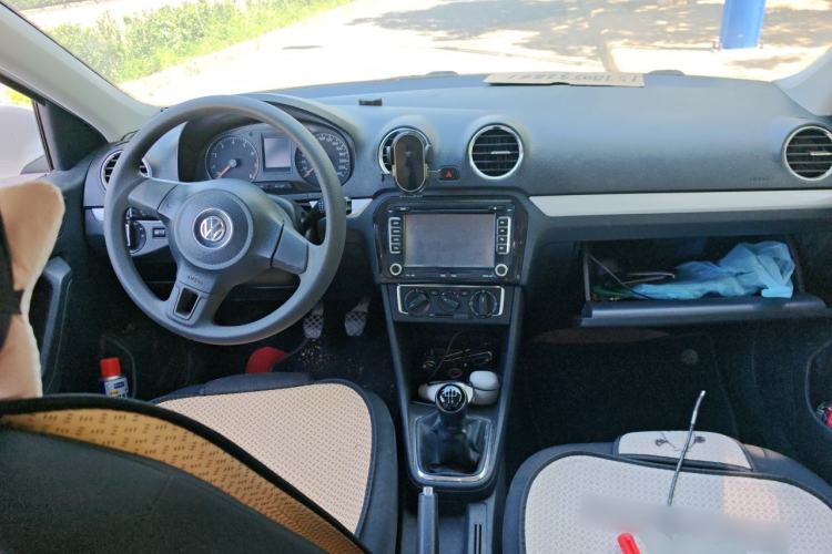 Used Volkswagen Jetta 2015 1.6L Manual Comfort Model Center Console
