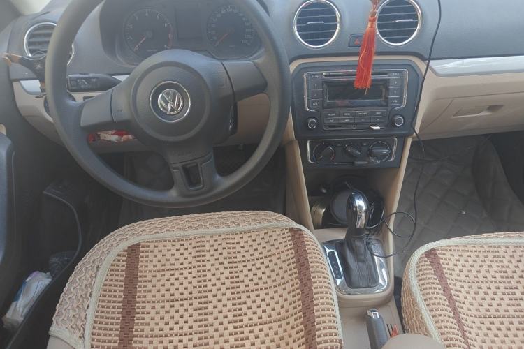 Used Volkswagen Jetta 2015 1.6L Automatic Comfort Model Center Console