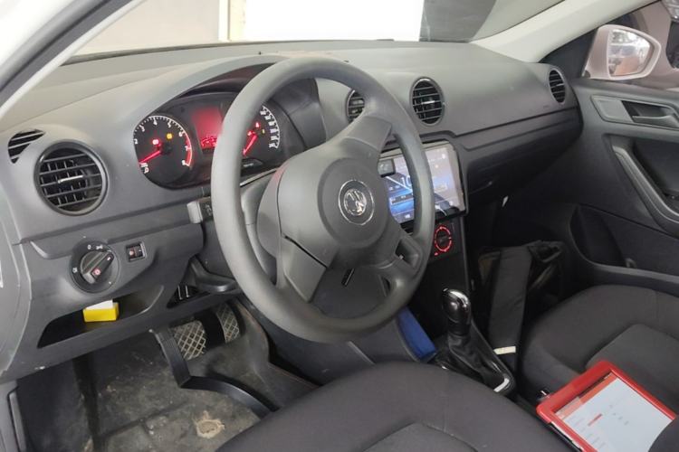 Used Volkswagen Jetta 2015 Value Edition 1.6L Automatic Fashion Version Center Console