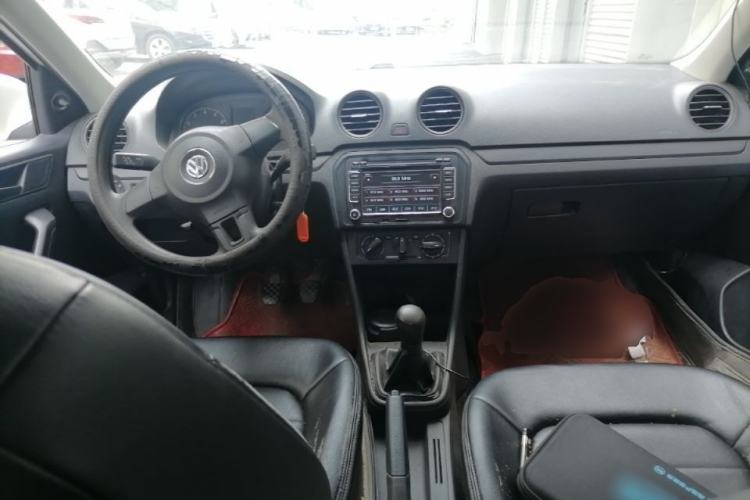 Used Volkswagen Jetta 2015 Zhuihui Edition 1.4L Manual Fashion Model Center Console