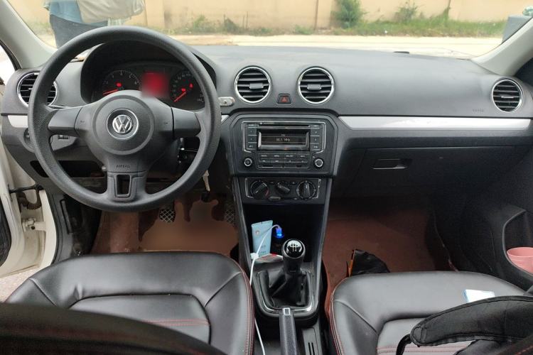 Used Volkswagen Jetta 2015 Zhuihui Edition 1.6L Manual Comfort Model Center Console