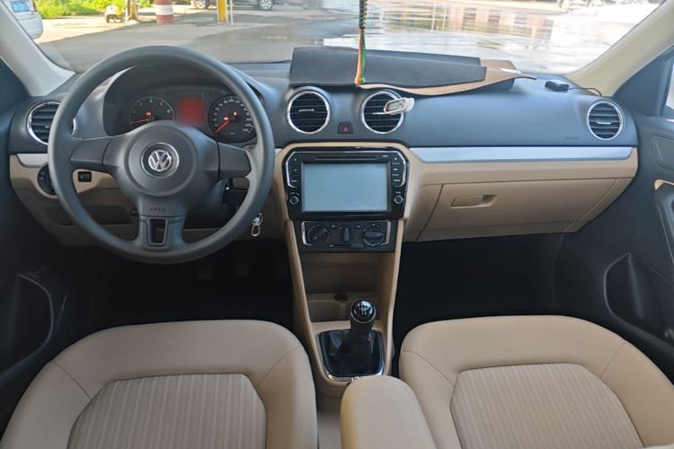 Used Volkswagen Jetta 2015 1.4L Manual Comfort Model Center Console