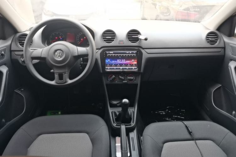 Used Volkswagen Jetta 2015 Value Edition 1.6L Manual Fashionable Style Center Console