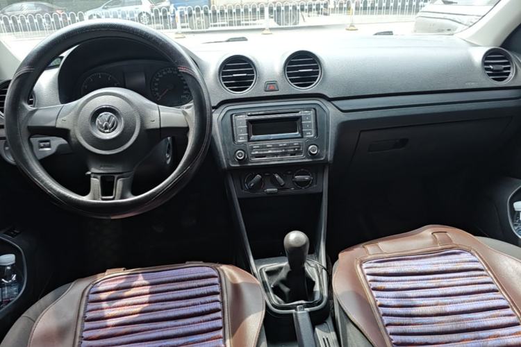 Used Volkswagen Jetta 2015 Zhuihui Edition 1.4L Manual Fashion Model Center Console