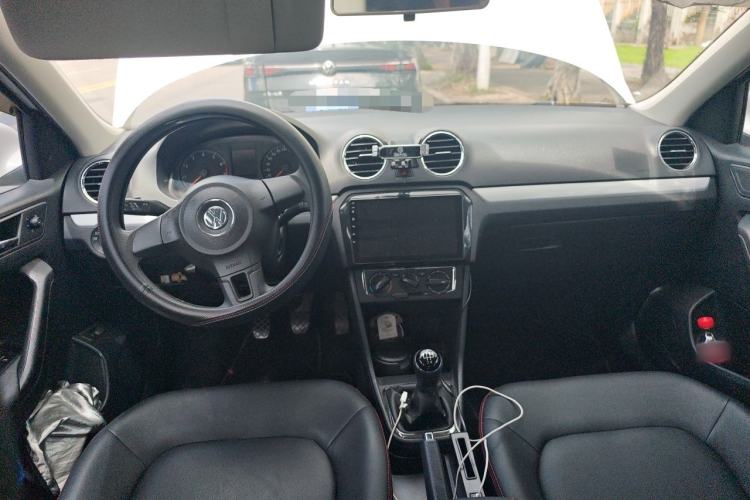 Used Volkswagen Jetta 2015 1.6L Manual Comfort Model Center Console