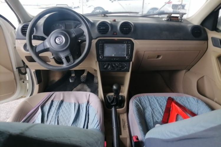 Used Volkswagen Jetta 2015 Value Edition 1.6L Manual Fashionable Style Center Console