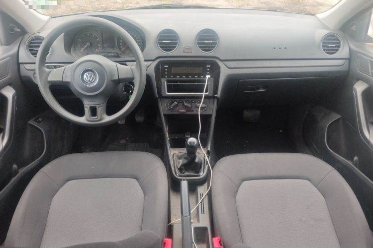 Used Volkswagen Jetta 2015 1.4L Manual Fashion Model Center Console