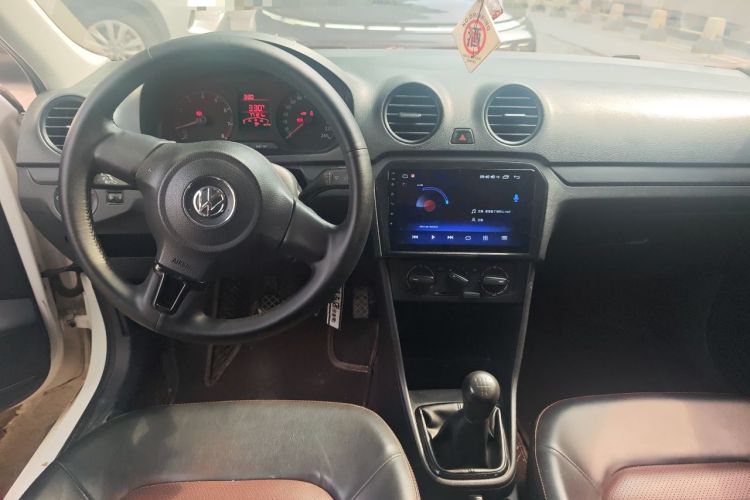 Used Volkswagen Jetta 2015 Value Edition 1.6L Manual Fashionable Style Center Console