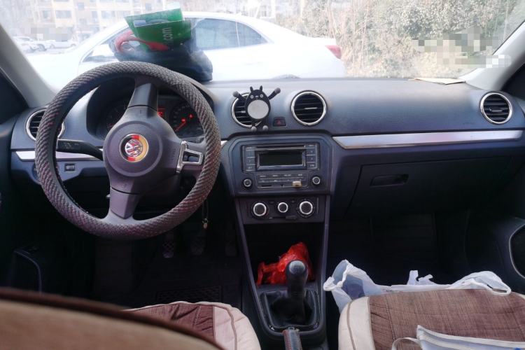 Used Volkswagen Jetta 2015 Zhuihui Edition 1.4L Manual Fashion Model Center Console