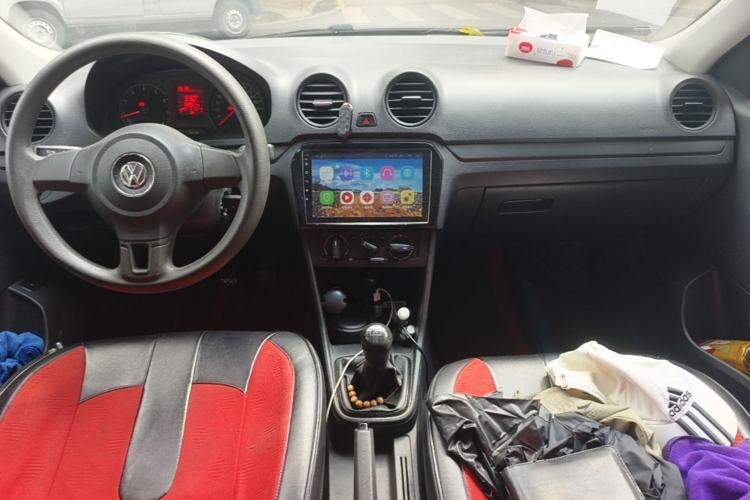 Used Volkswagen Jetta 2015 Value Edition 1.6L Manual Fashionable Style Center Console
