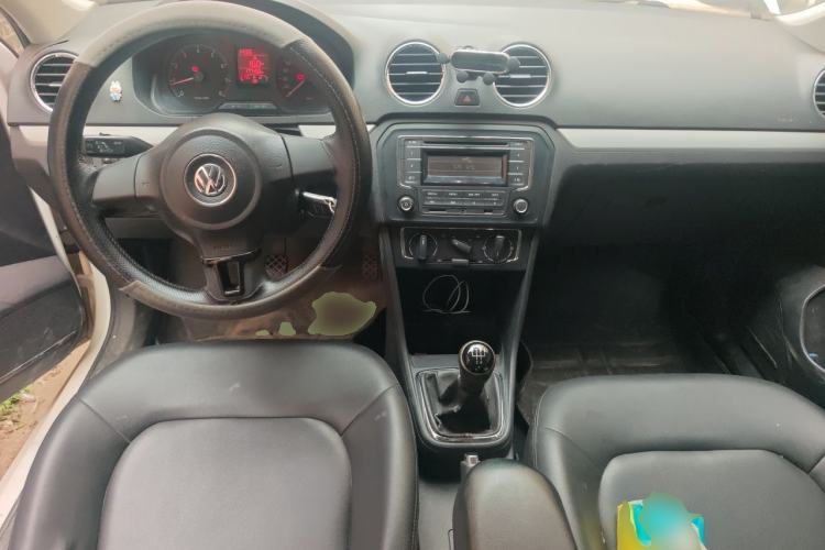 Used Volkswagen Jetta 2015 1.6L Manual Comfort Model Center Console