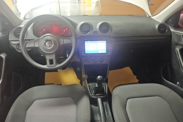 Used Volkswagen Jetta 2015 1.6L Manual Fashion Edition Center Console