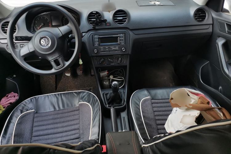 Used Volkswagen Jetta 2015 Value Edition 1.6L Manual Fashionable Style Center Console