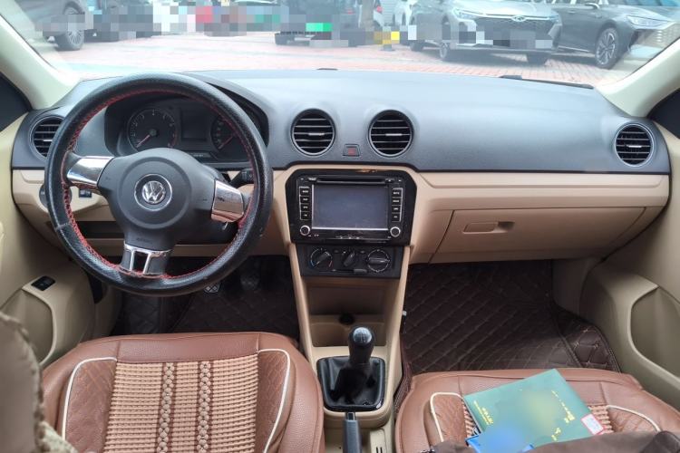 Used Volkswagen Jetta 2015 Value Edition 1.6L Manual Fashionable Style Center Console