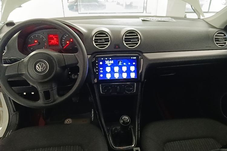 Used Volkswagen Jetta 2015 1.6L Manual Comfort Model Center Console