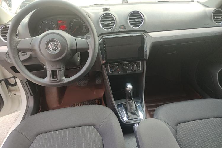 Used Volkswagen Jetta 2015 1.6L Automatic Comfort Model Center Console