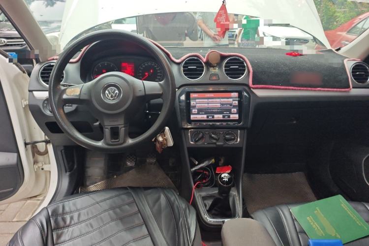 Used Volkswagen Jetta 2015 Zhihui Edition 1.4L Manual Comfort Model Center Console