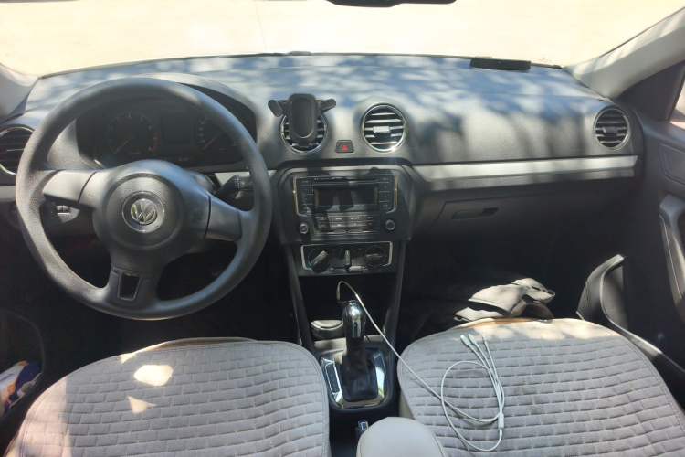 Used Volkswagen Jetta 2015 1.6L Automatic Comfort Model Center Console